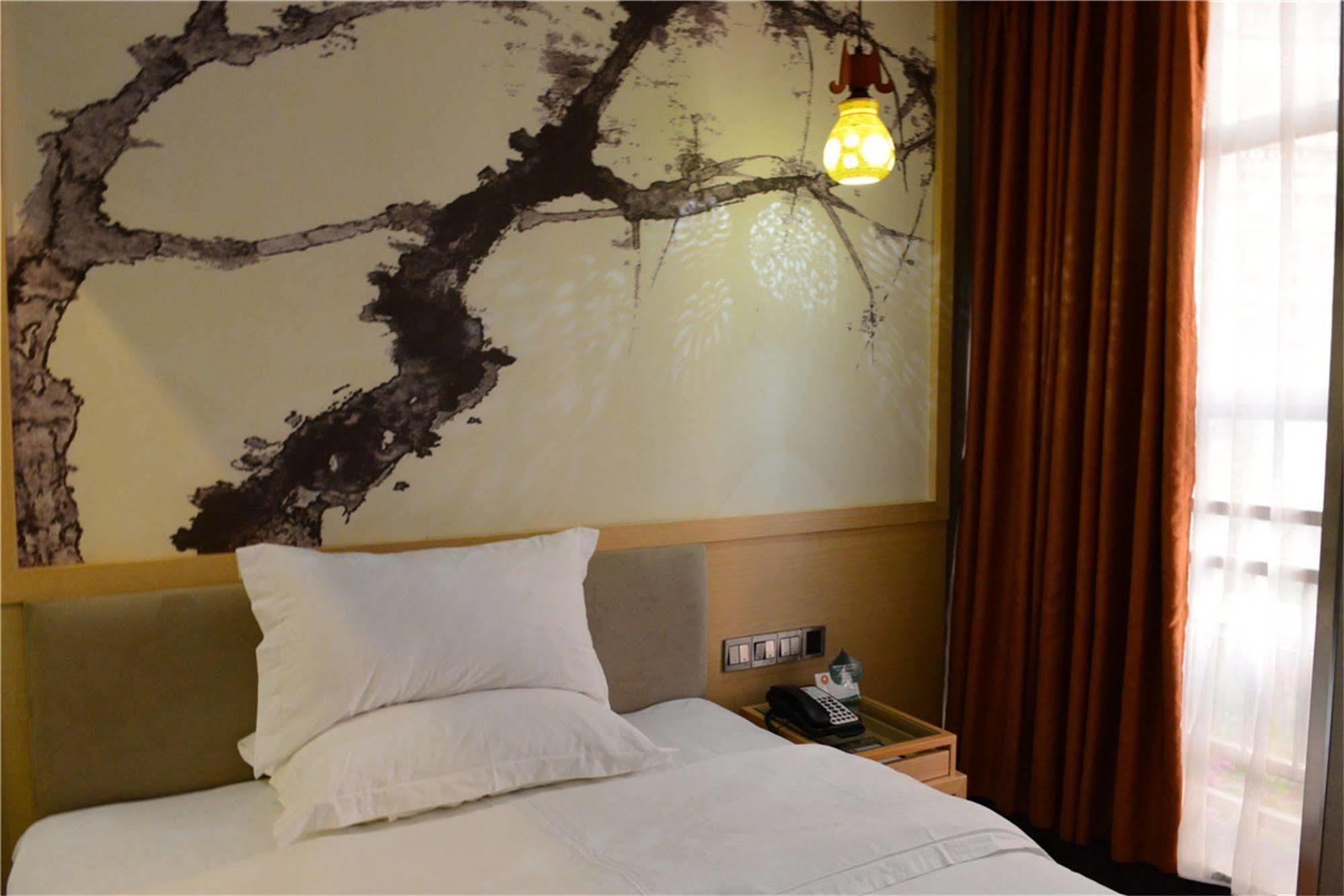 Xinghe Yuezhi S Hotel To Guangzhou Yuexiu Park Railway Station Subway Station -Conference Centerbaima Clothing City Flagship Store--Reputation Preferred Exterior foto